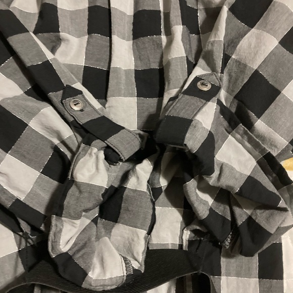 Ladies Blouse With Belt - Picture 5 of 12